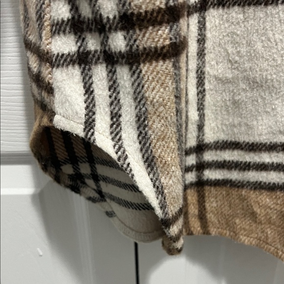 Plaid Button-Up Shirt Jacket - Picture 4 of 7